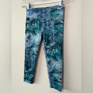 Athleta Girls cute print Chit Chat Capris in blue/ green color mix. Sz M 8-10